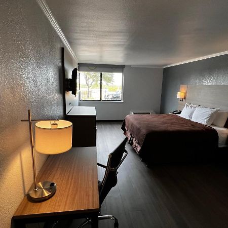 Super 8 By Wyndham Fort Worth Entertainment District المظهر الخارجي الصورة