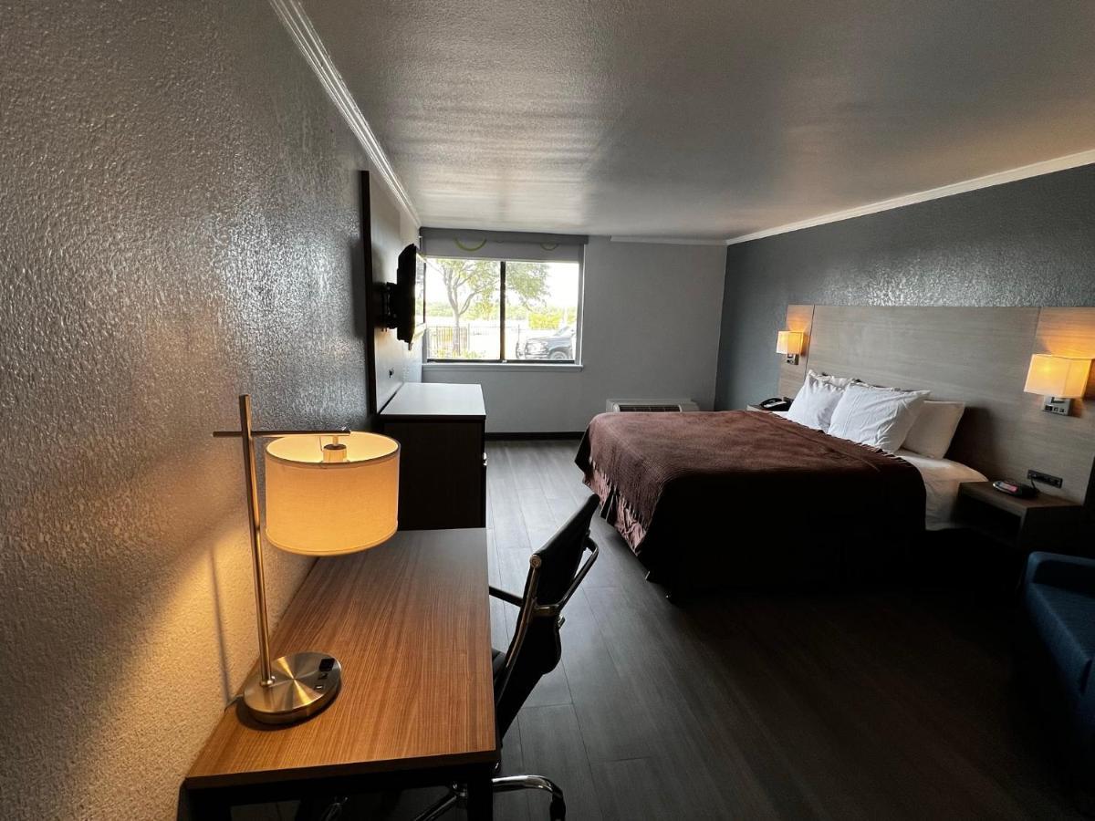 Super 8 By Wyndham Fort Worth Entertainment District المظهر الخارجي الصورة
