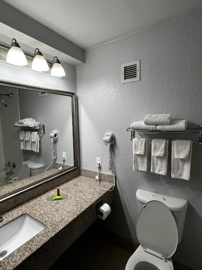 Super 8 By Wyndham Fort Worth Entertainment District المظهر الخارجي الصورة