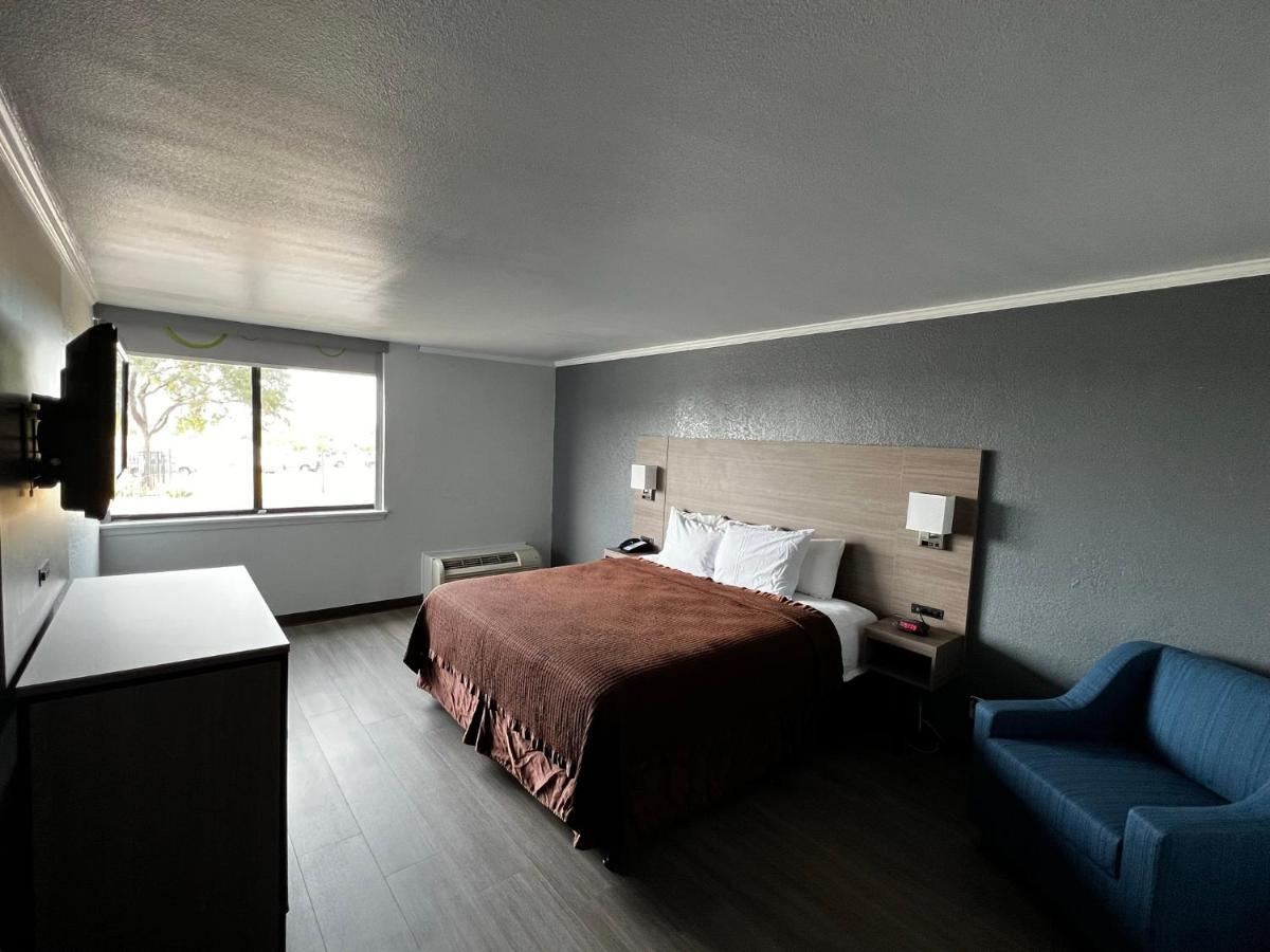 Super 8 By Wyndham Fort Worth Entertainment District المظهر الخارجي الصورة