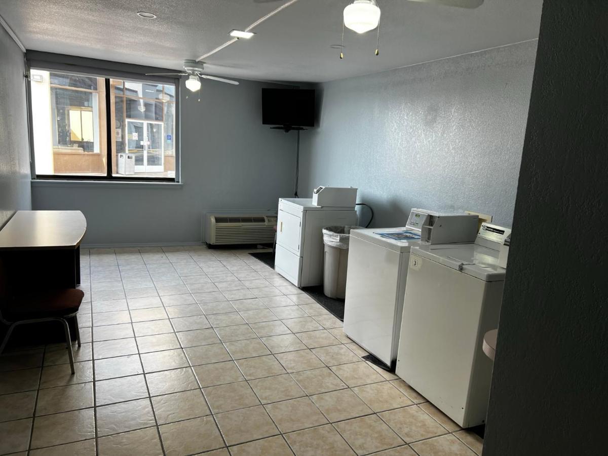 Super 8 By Wyndham Fort Worth Entertainment District المظهر الخارجي الصورة